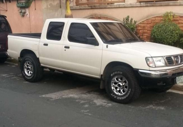 2001 Nissan Frontier 4x2 all power manual trans photo